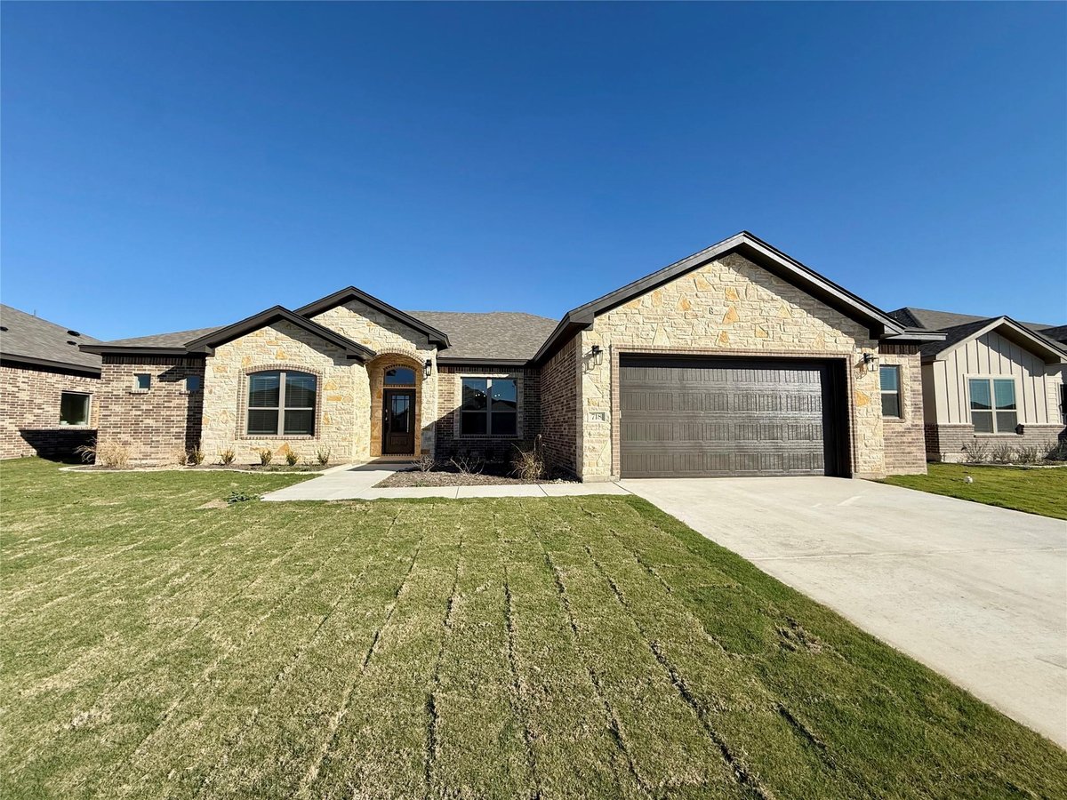 View 718 Eagle Claw Dr in Eagle Heights 718 Eagle Claw Dr - front exterior - Luxury home in Eagle Heights, Salado, TX