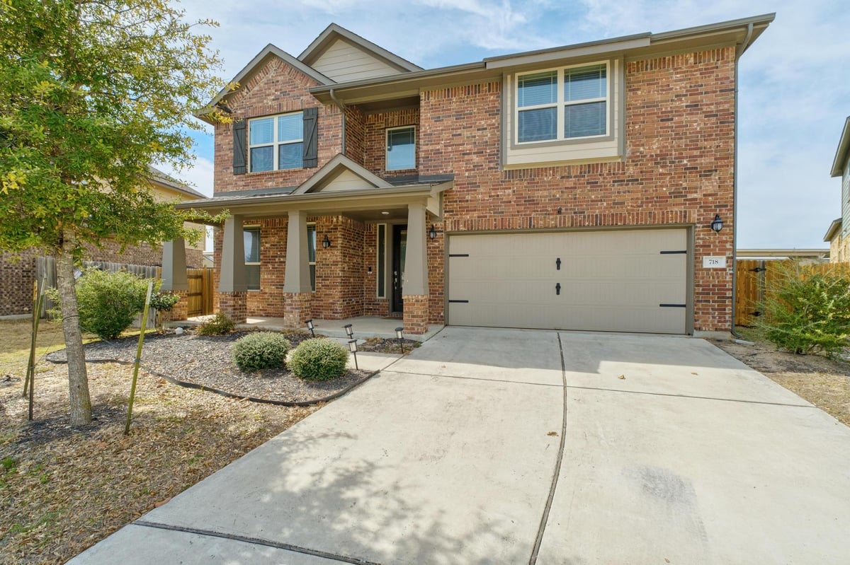 Living area at 718 Hereford Loop - 4 bed 2 bath home