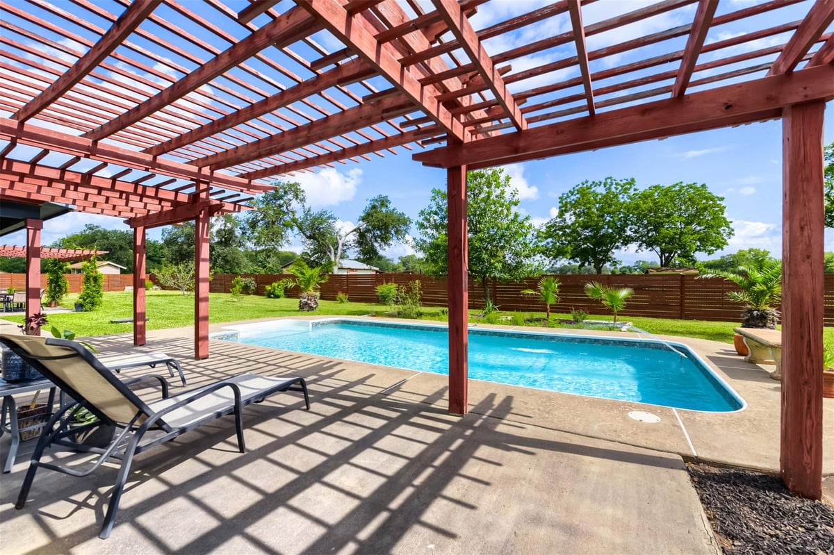 718 Morning Dove CV - front exterior - Luxury home in Arroyo Doble Estates Sec 02-B, Manchaca, TX