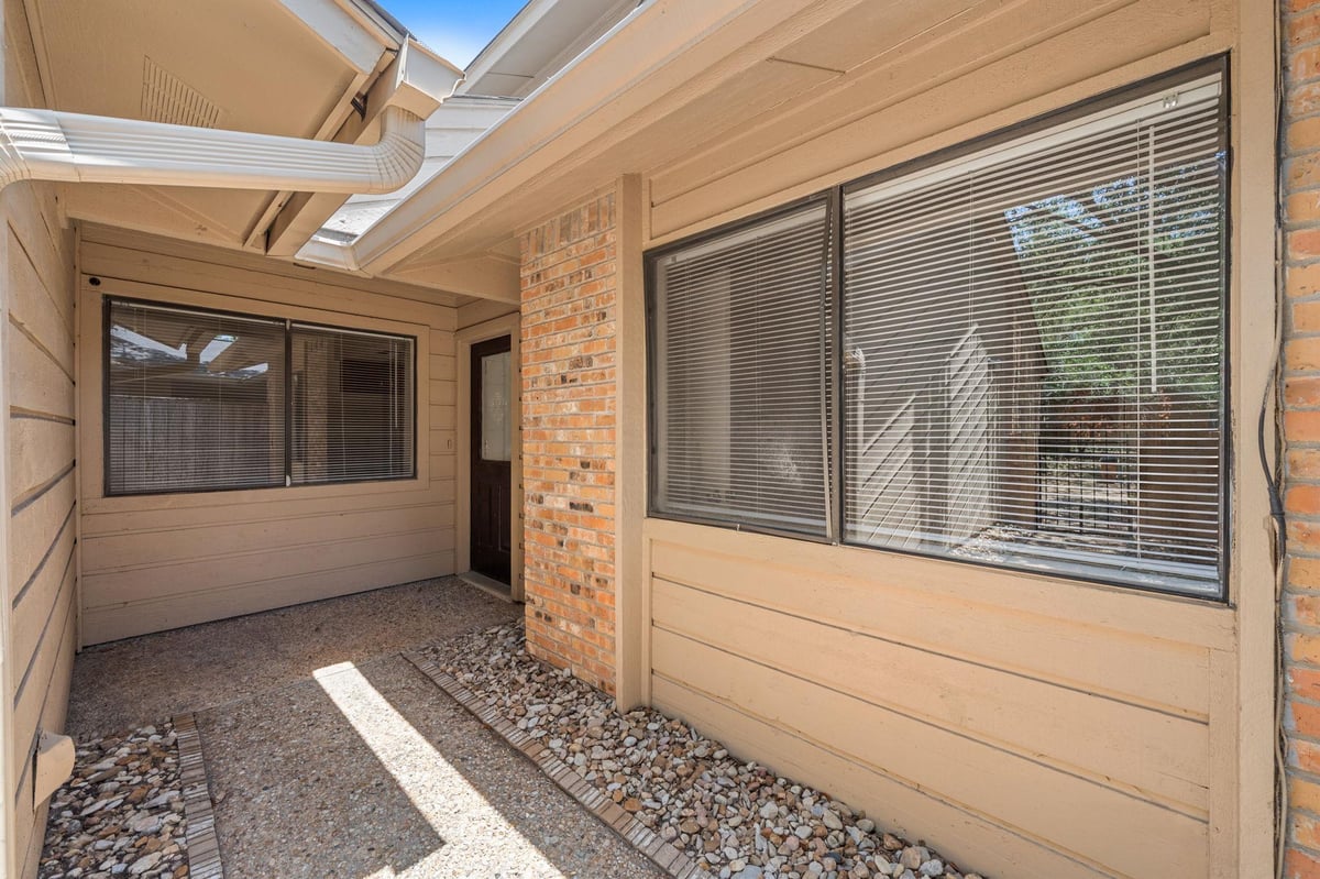 Living area at 7205 Waldon Dr Unit #N208 - 3 bed 2 bath home