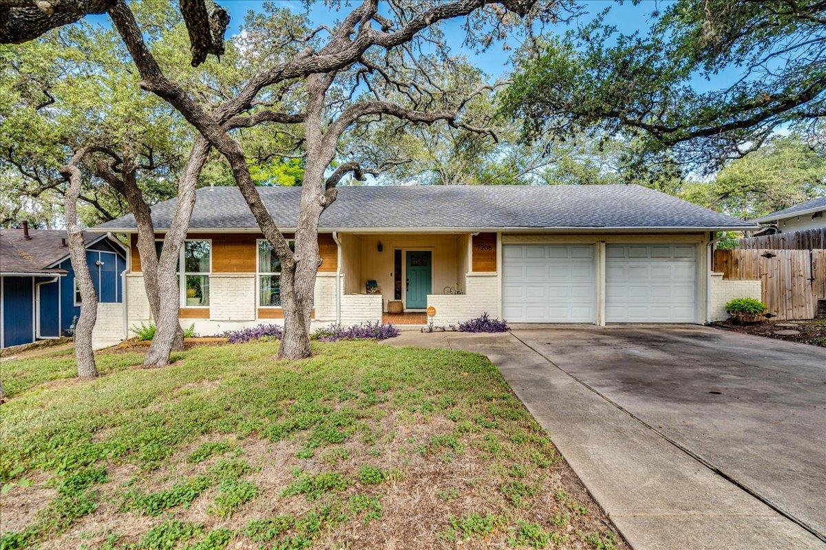 View 7206 Shadywood DR in Meadow Creek Sec 01 7206 Shadywood DR - property photo 1 - Luxury home in Meadow Creek Sec 01, Austin, TX
