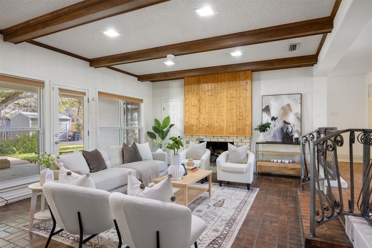 Living area at 7207 Mesa Dr - 4 bed 2 bath home