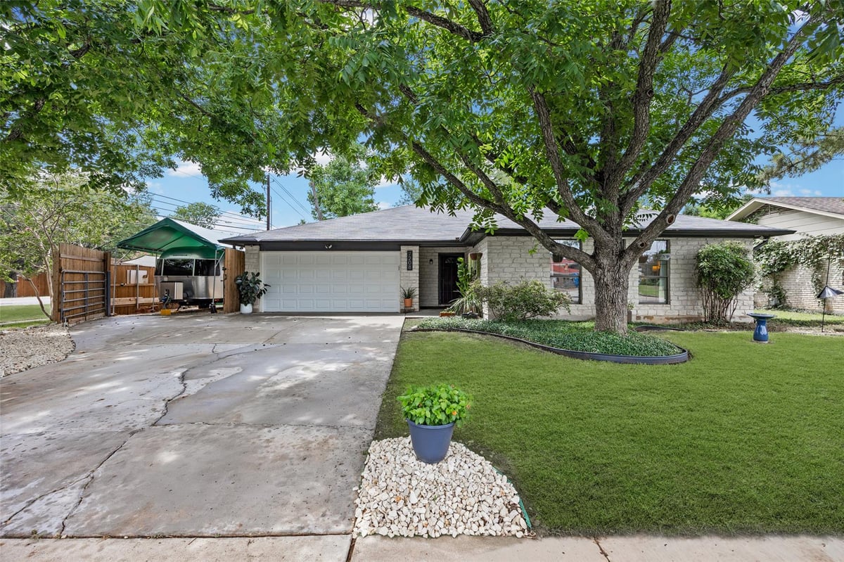 View 7208 Reaburn ST in Bannockburn 04 7208 Reaburn ST - property photo 1 - Luxury home in Bannockburn 04, Austin, TX