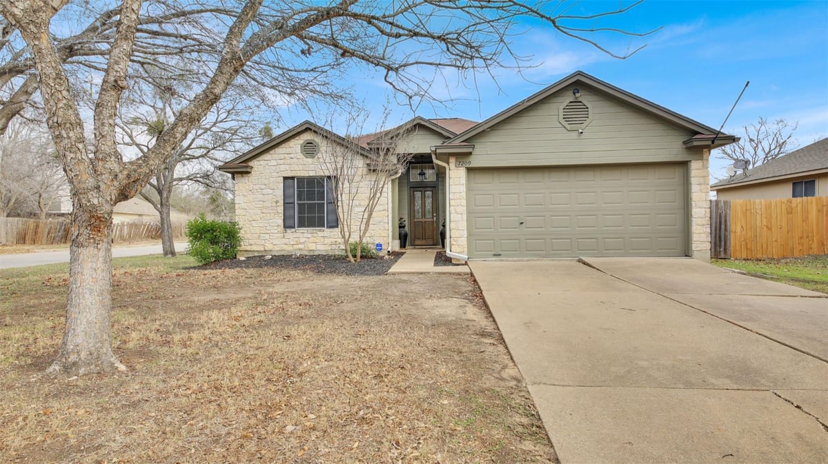 View 7209 Apperson ST in Moores Crossing Ph A Sec 01 7209 Apperson ST - front exterior - Luxury home in Moores Crossing Ph A Sec 01, Del Valle, TX