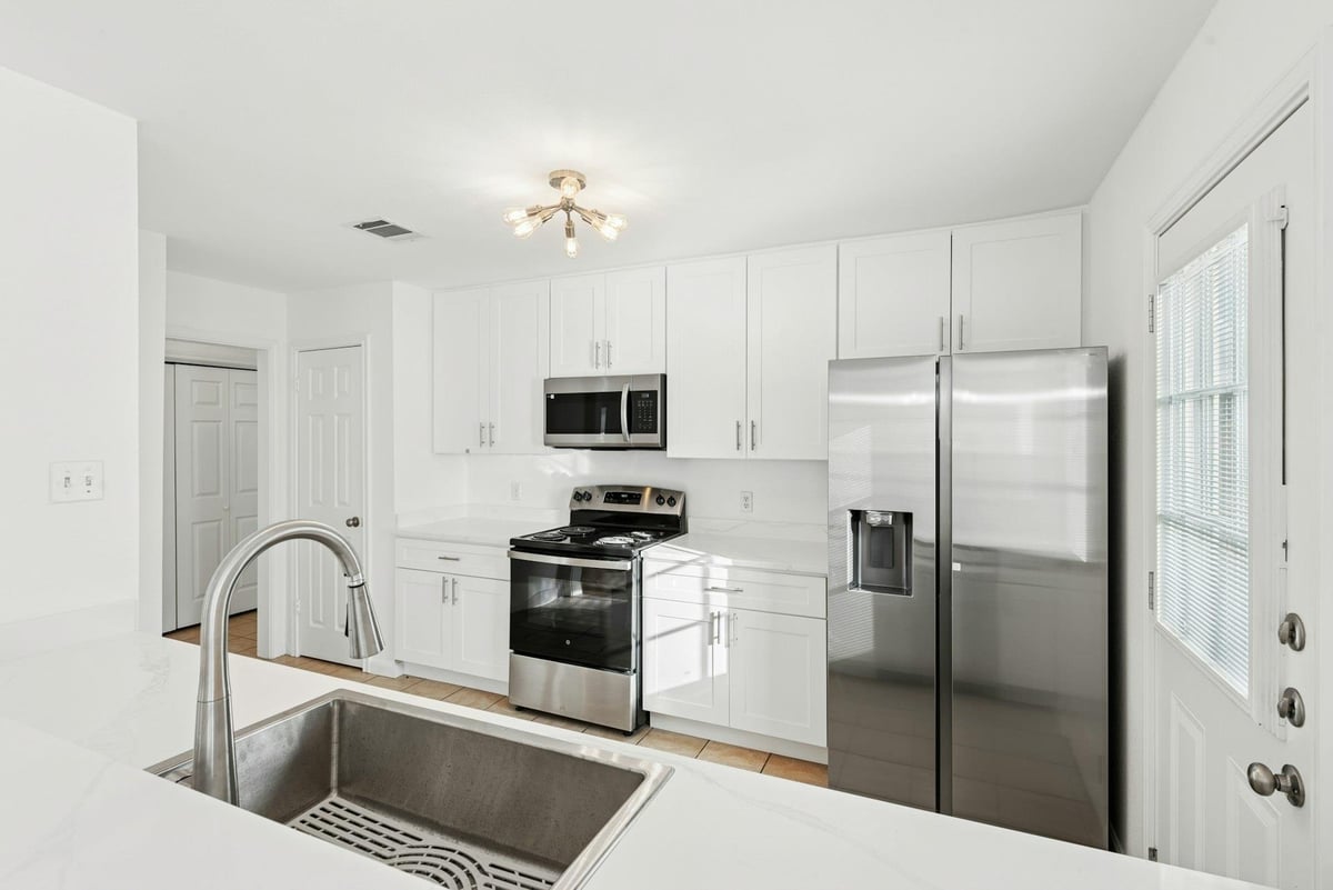 View 7209 Oak Meadow DR Unit #B in Scenic Brook West Comm 01-B 7209 Oak Meadow DR Unit #B - property photo 1 - Luxury home in Scenic Brook West Comm 01-B, Austin, TX