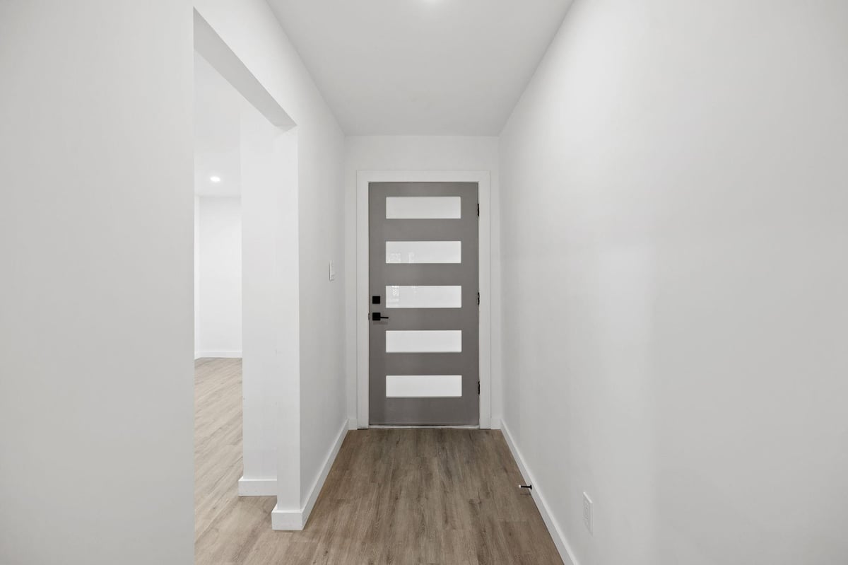 Living area at 7211 Lakewood Dr Unit #C111 - 2 bed 2 bath home