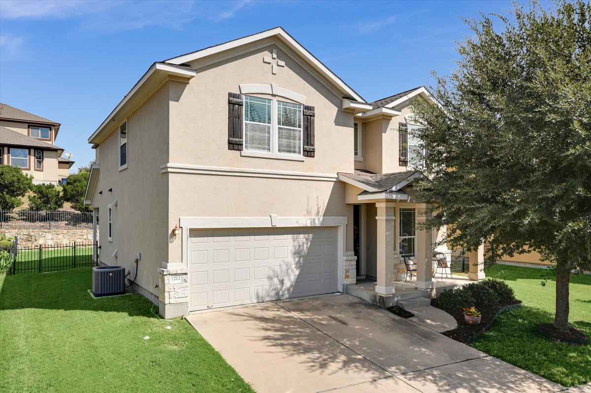 Living area at 7212 Lookout Bluff Ter Unit #D18 - 3 bed 2 bath home