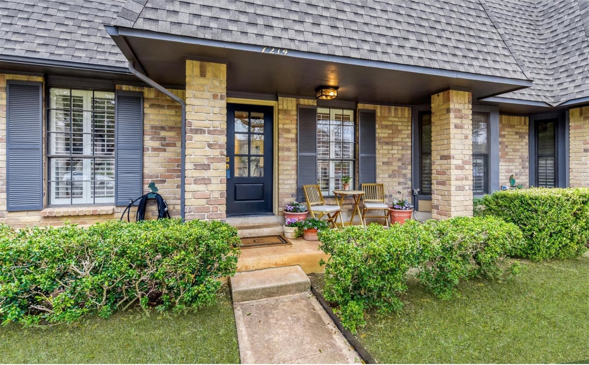 7214 Chimney Corners CORS Unit #7208-C - front exterior - Luxury home in Chimney Corners Twnhs, Austin, TX