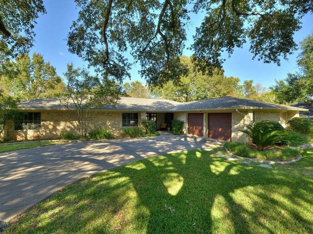 View 7220 Running Rope in NORTHWEST HILLS 7220 Running Rope - property photo 1 - Luxury home in NORTHWEST HILLS, Austin, TX