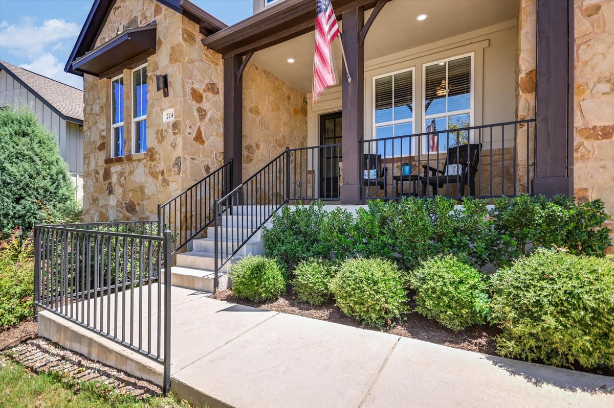 View 724 Dayridge DR in Headwaters At Barton Creek Ph 1 724 Dayridge DR - property photo 1 - Luxury home in Headwaters At Barton Creek Ph 1, Dripping Springs, TX