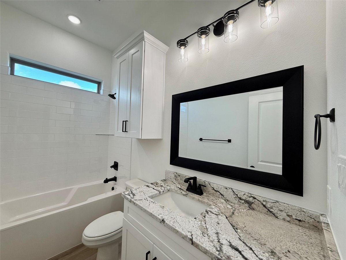 Bathroom at 724 Eagle Crest Dr - 3 bed 2 bath home