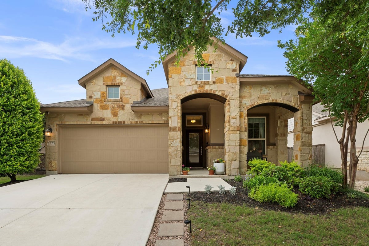 725 Blue Agave LN - front exterior - Luxury home in Teravista, Georgetown, TX