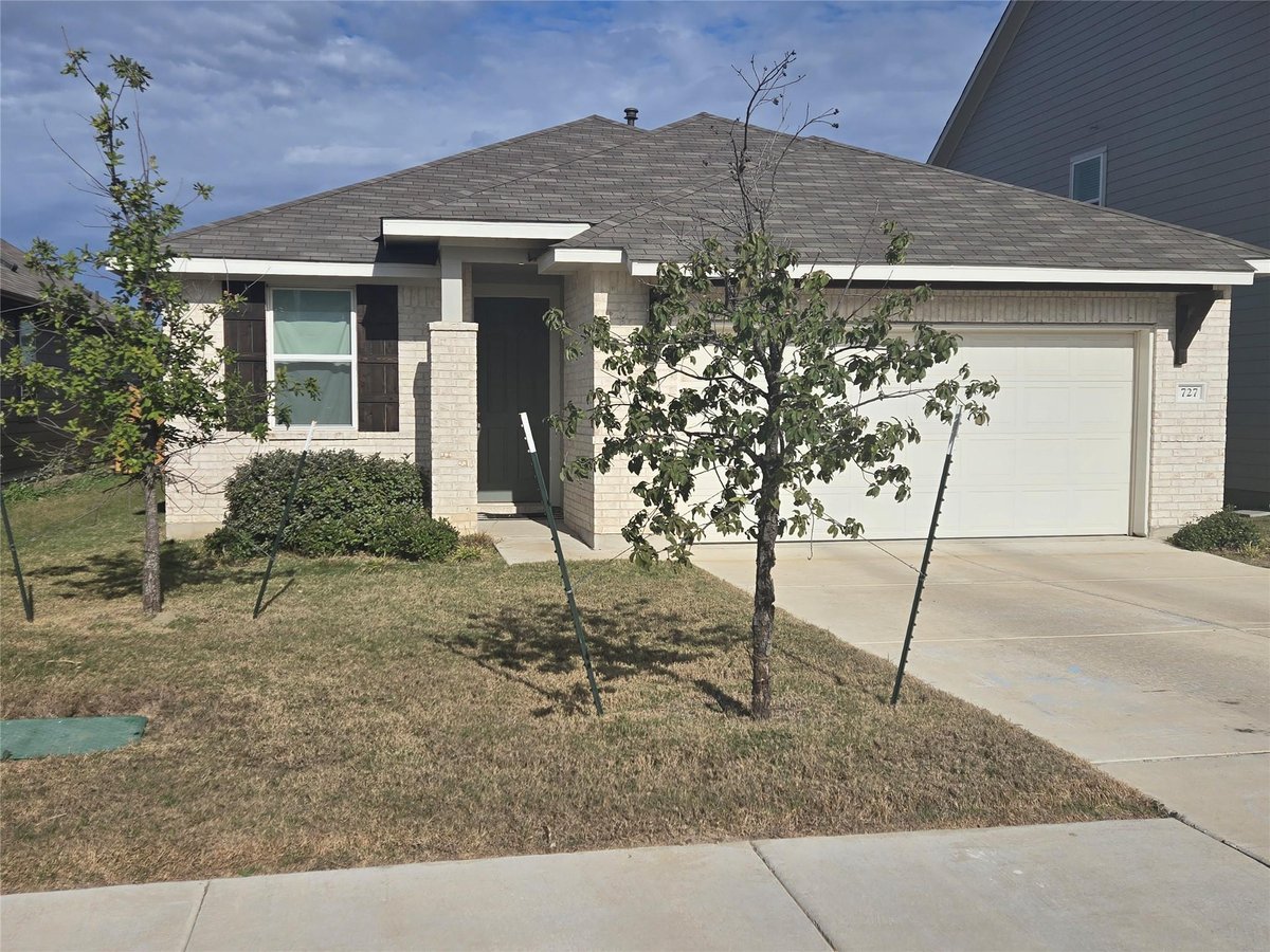 View 727 Gray Fox Loop in Wilco Ranch Ph 3 Sec 2 727 Gray Fox Loop - front exterior - Luxury home in Wilco Ranch Ph 3 Sec 2, Hutto, TX