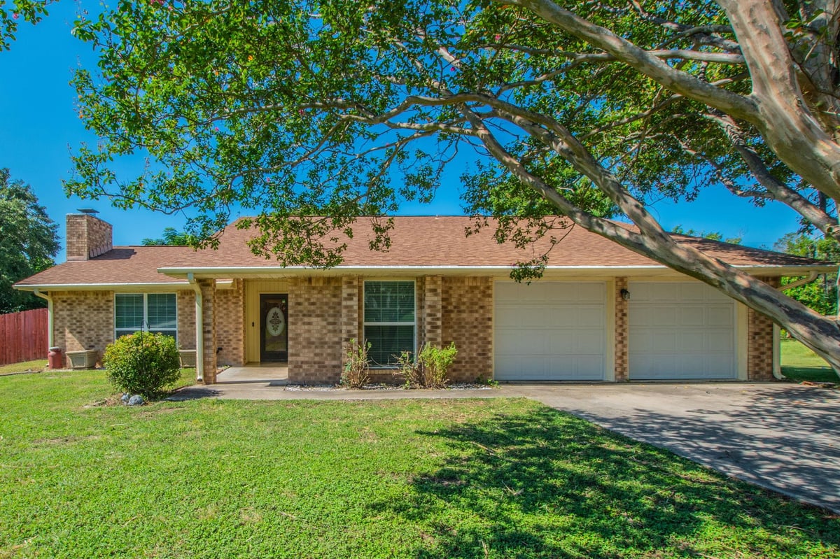 View 7273 Woodlake CIR in Woodlake Sec One Rep 7273 Woodlake CIR - front exterior - Luxury home in Woodlake Sec One Rep, Belton, TX