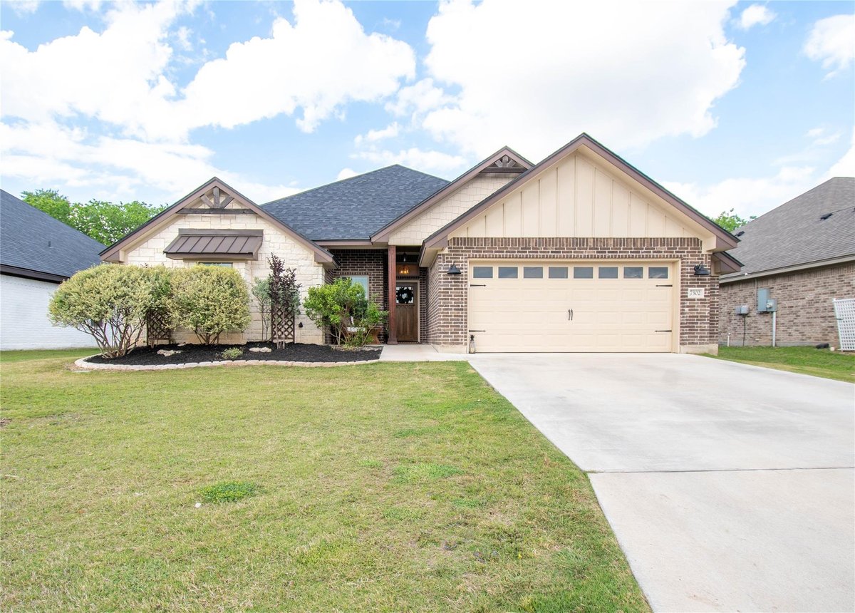 View 7302 Golden Heart Dr in The Plains At Riverside Ph 7302 Golden Heart Dr - front exterior - Luxury home in The Plains At Riverside Ph, Temple, TX