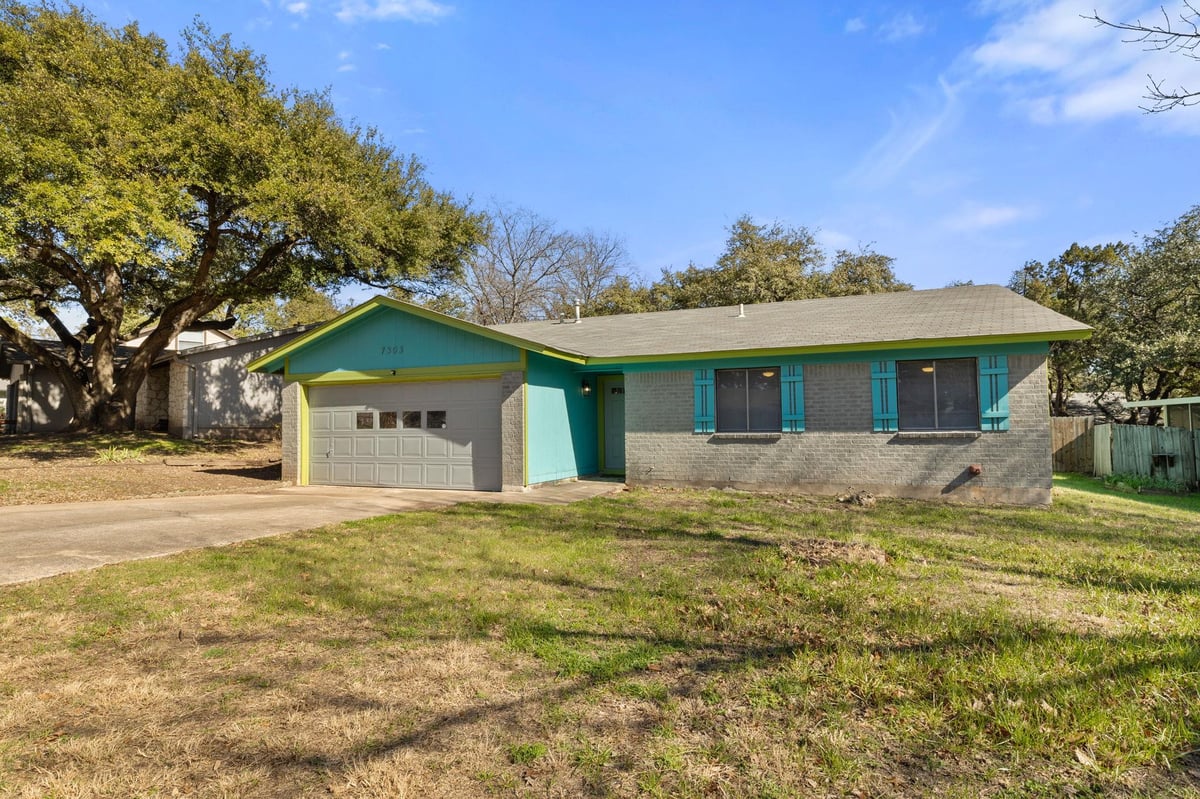 7303 Loganberry - front exterior - Luxury home in Meadowcreek Sec 02 Ph 02, Austin, TX