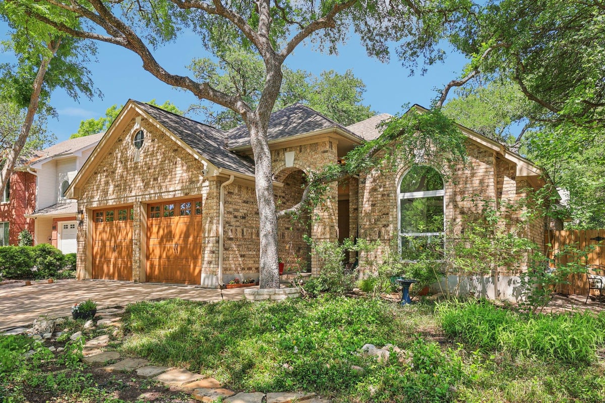 View 7304 John Blocker DR in Legend Oaks Ph A Sec 03B 7304 John Blocker DR - property photo 1 - Luxury home in Legend Oaks Ph A Sec 03B, Austin, TX