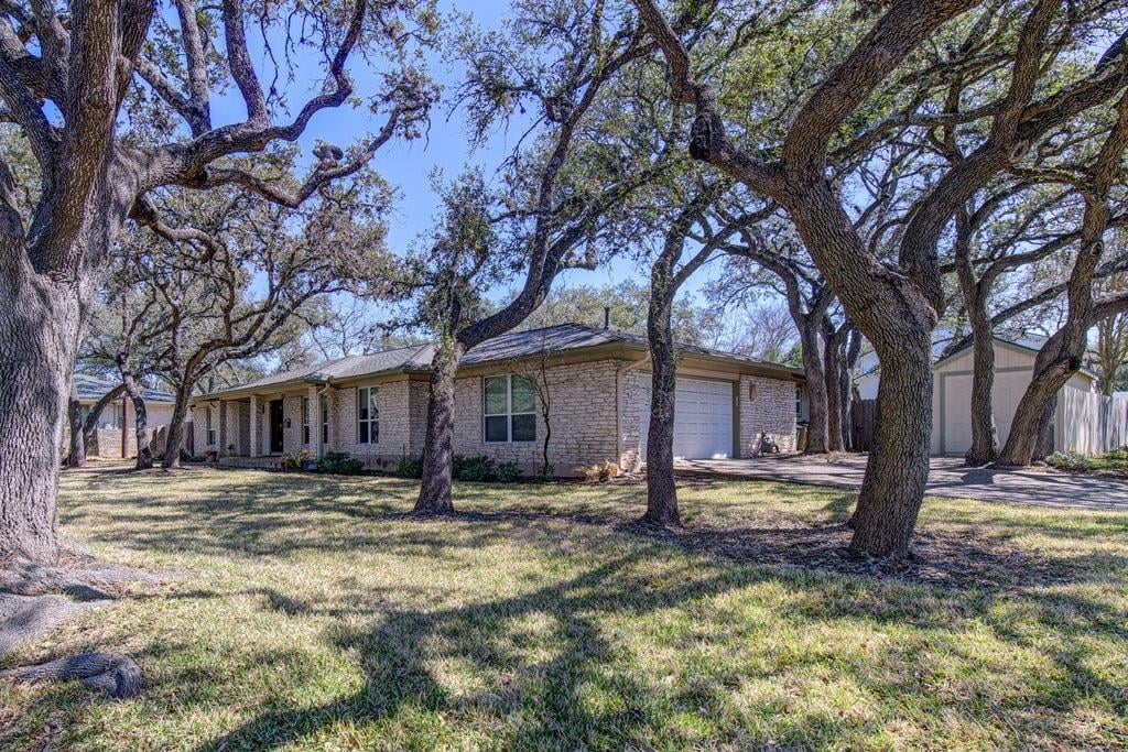 View 7305 W Rim DR in Northwest Hills Sec 07 7305 W Rim DR - property photo 1 - Luxury home in Northwest Hills Sec 07, Austin, TX