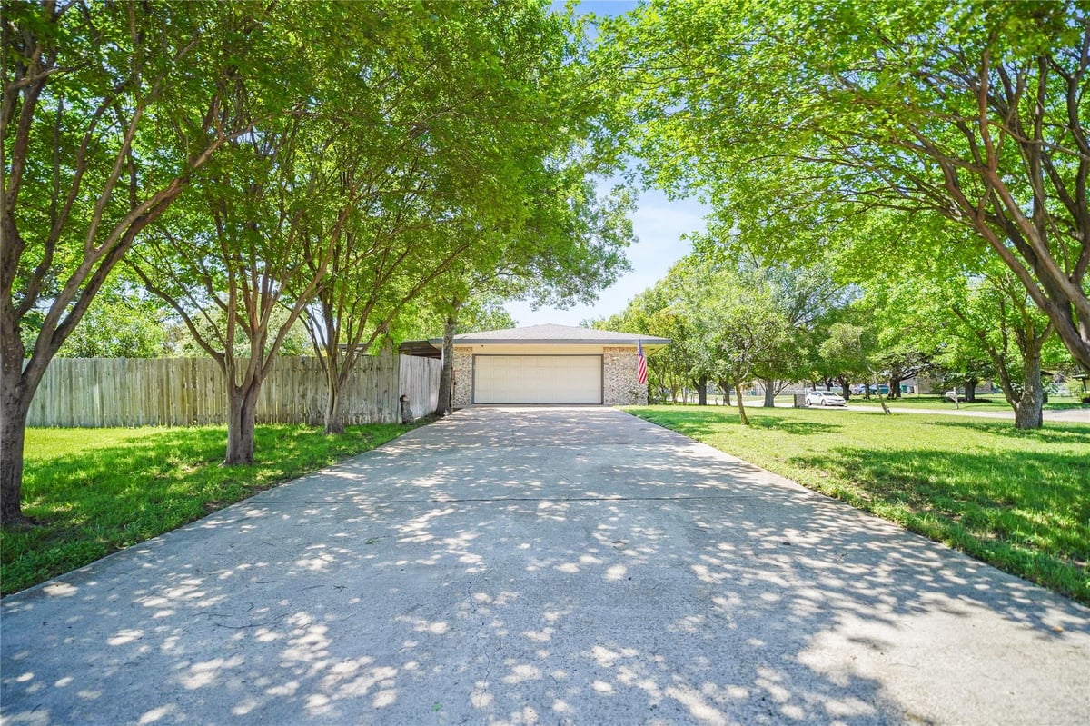 Kitchen at 731 Verna Lee Blvd - 3 bed 2 bath home