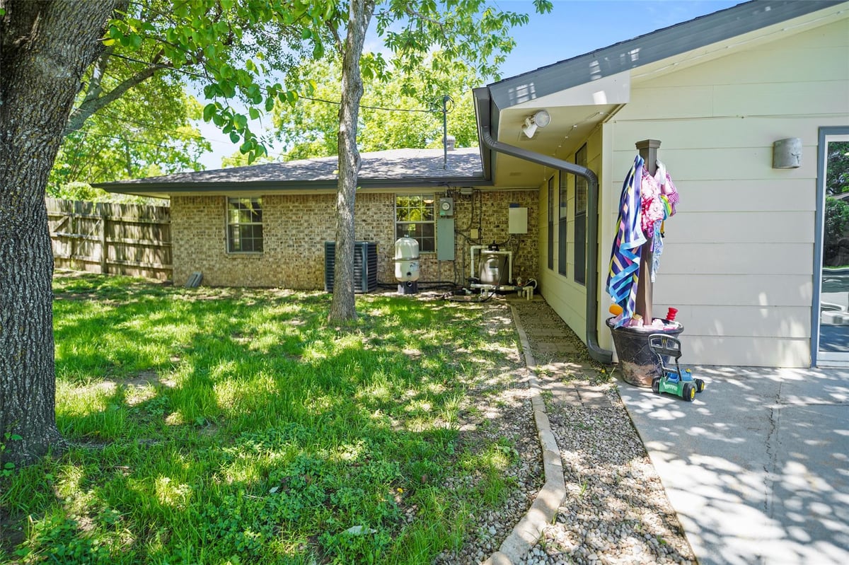 Primary bedroom at 731 Verna Lee Blvd - 3 bed 2 bath home