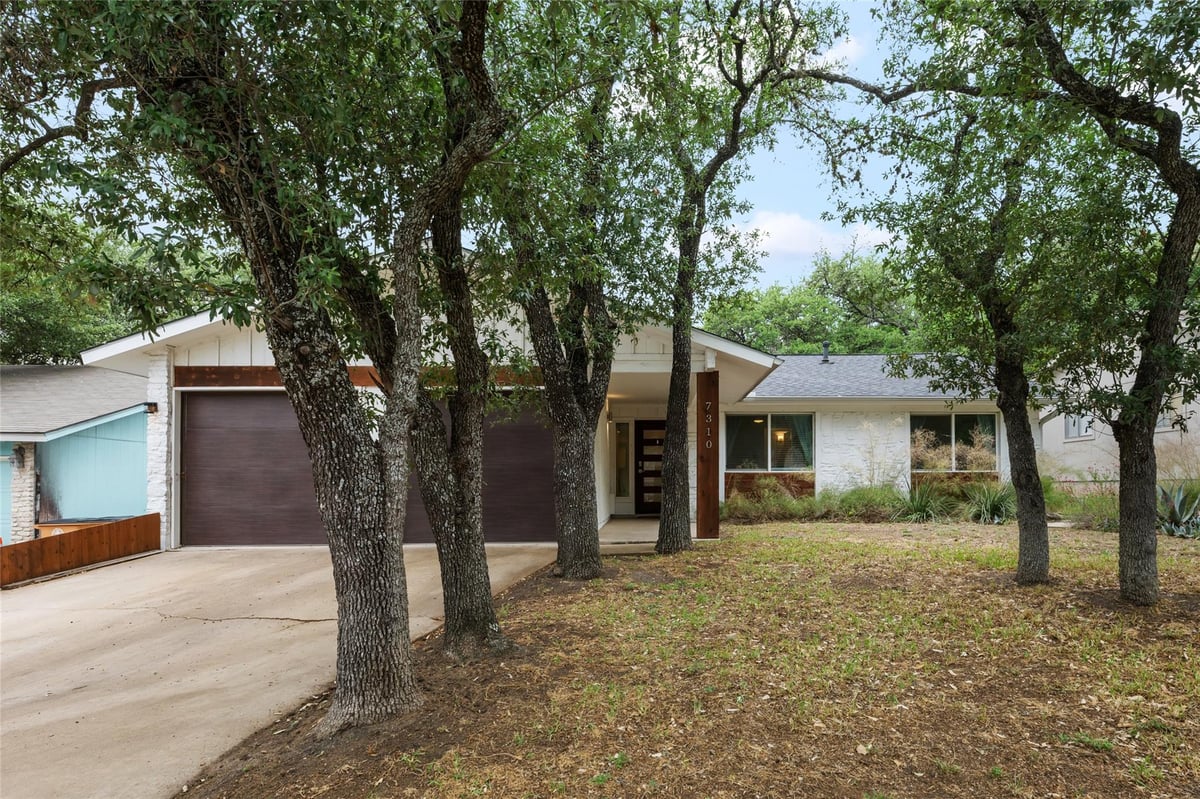 View 7310 Broken Arrow LN in Meadowcreek Sec 02 Ph 02 7310 Broken Arrow LN - property photo 1 - Luxury home in Meadowcreek Sec 02 Ph 02, Austin, TX
