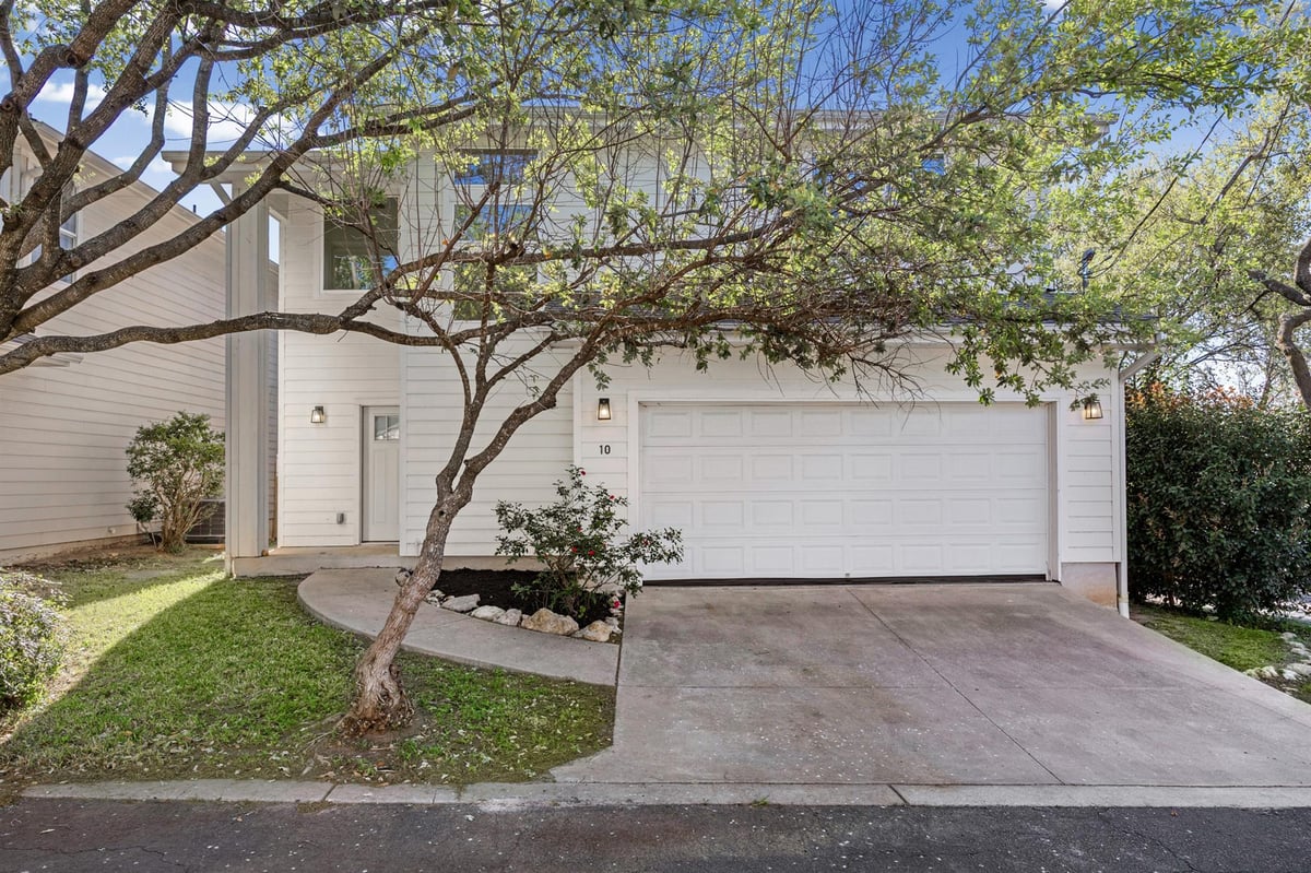 Living area at 7312 E Ben White Blvd Unit #10 - 3 bed 2 bath home