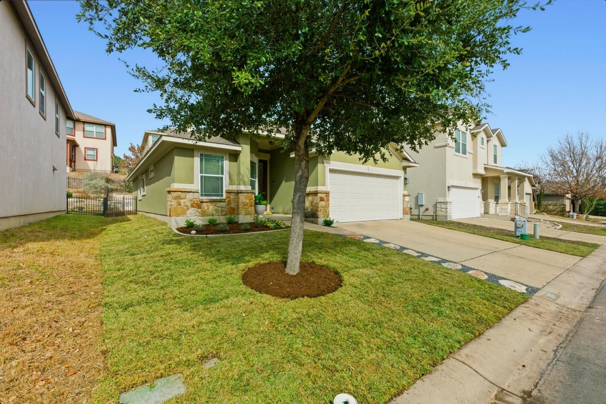 Living area at 7312 Morning Sunrise Cv - 3 bed 2 bath home