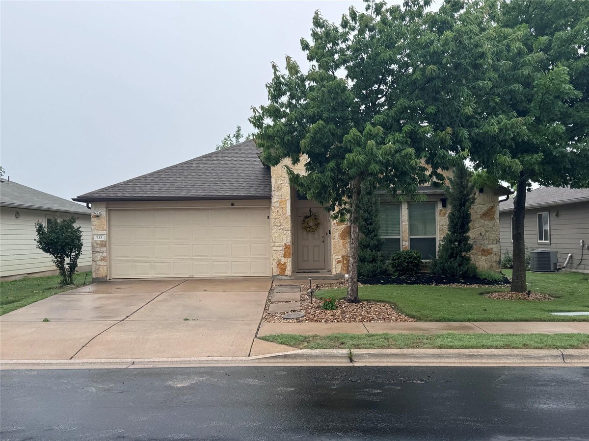 733 Pinnacle DR - front exterior - Luxury home in Pinnacle, Georgetown, TX