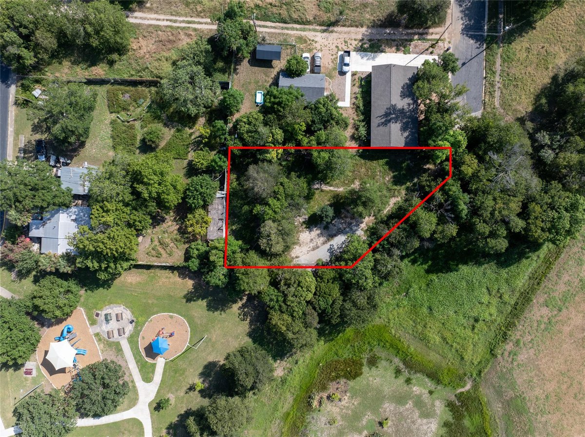 View 734 Valley ST in B W Breeding Add 734 Valley ST - property photo 1 - Luxury lot in B W Breeding Add, San Marcos, TX
