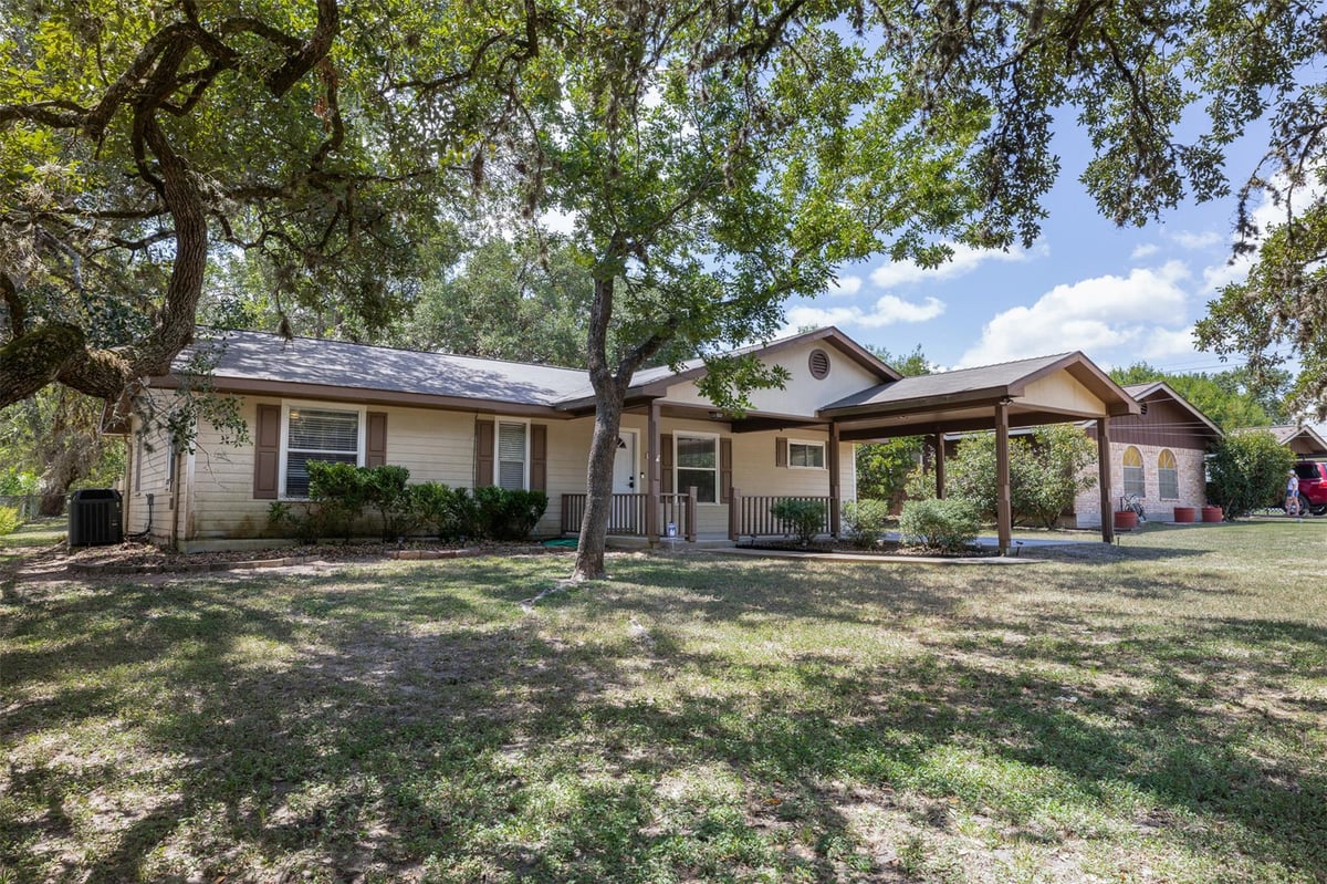 View 740 E Roitsch LN in North Hill 447 740 E Roitsch LN - property photo 1 - Luxury home in North Hill 447, La Grange, TX