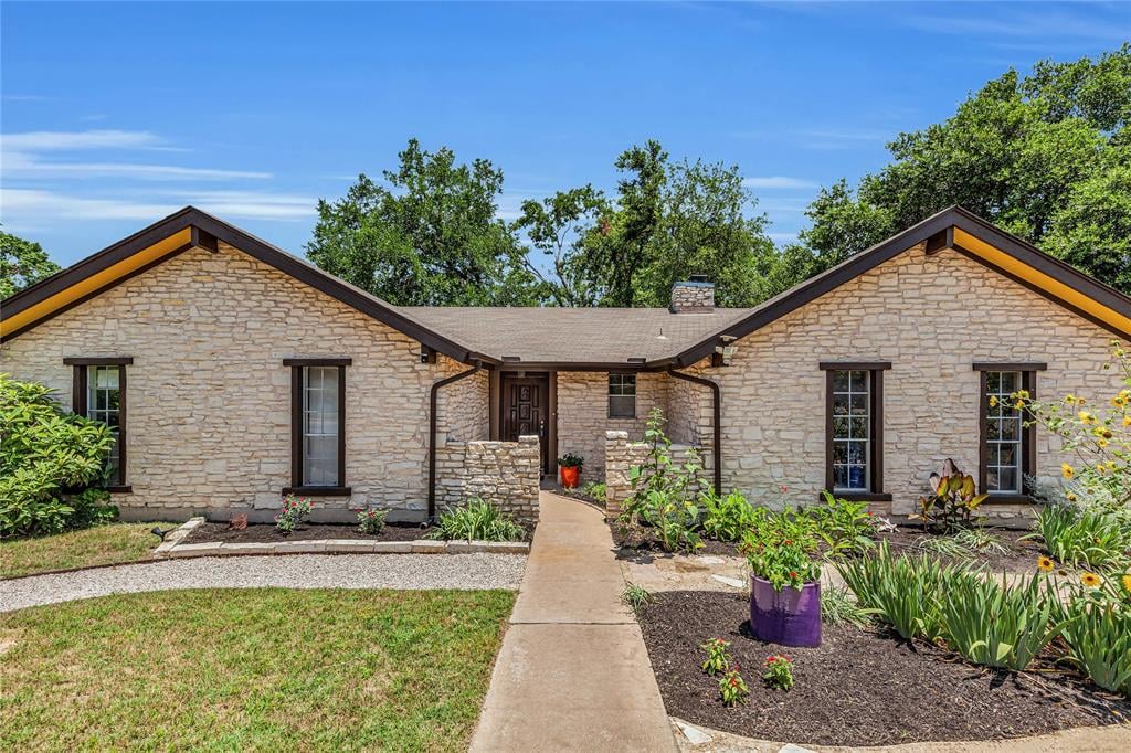 View 7402 Oak Meadow Dr in Scenic Brook West Sec 02 Ph 02 7402 Oak Meadow Dr - front exterior - Luxury home in Scenic Brook West Sec 02 Ph 02, Austin, TX