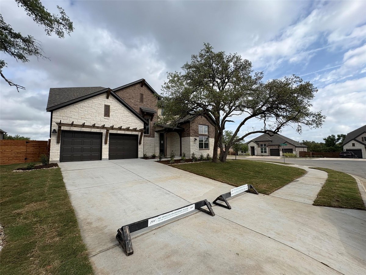 Living area at 7404 Montage Dr - 4 bed 3 bath home