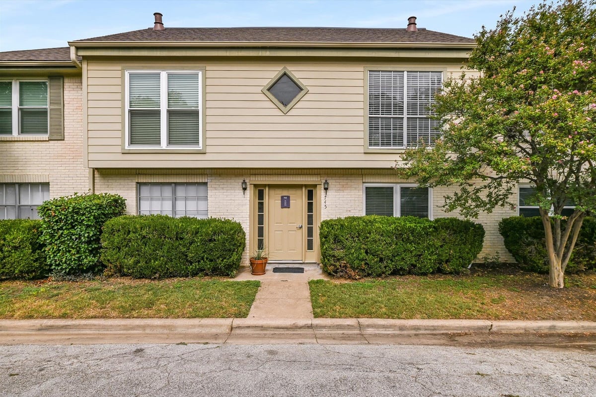 View 745 E Oltorf St E Unit #201 in Council Ridge Condominia Amd 745 E Oltorf St E Unit #201 - front exterior - Luxury home in Council Ridge Condominia Amd, Austin, TX