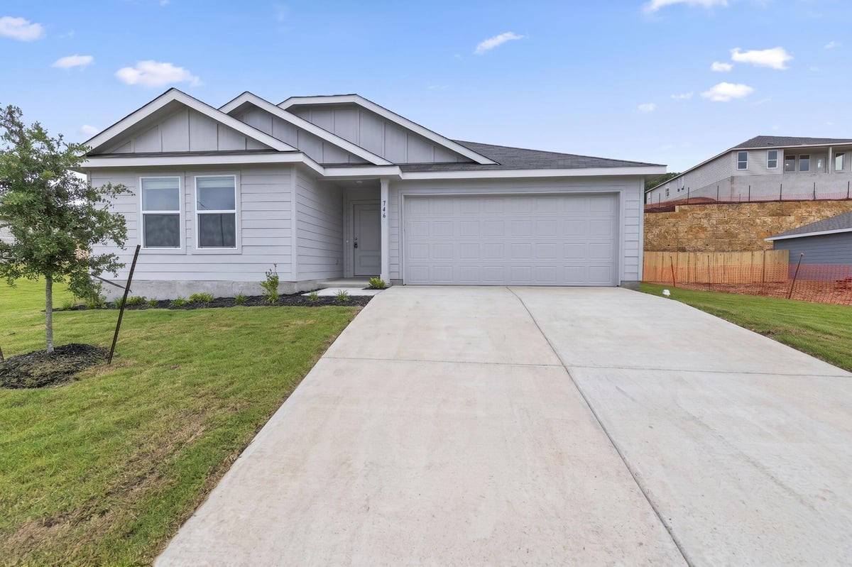 View 746 Bobby Lou Ln in Clayton Ranch 746 Bobby Lou Ln - front exterior - Luxury home in Clayton Ranch, Copperas Cove, TX
