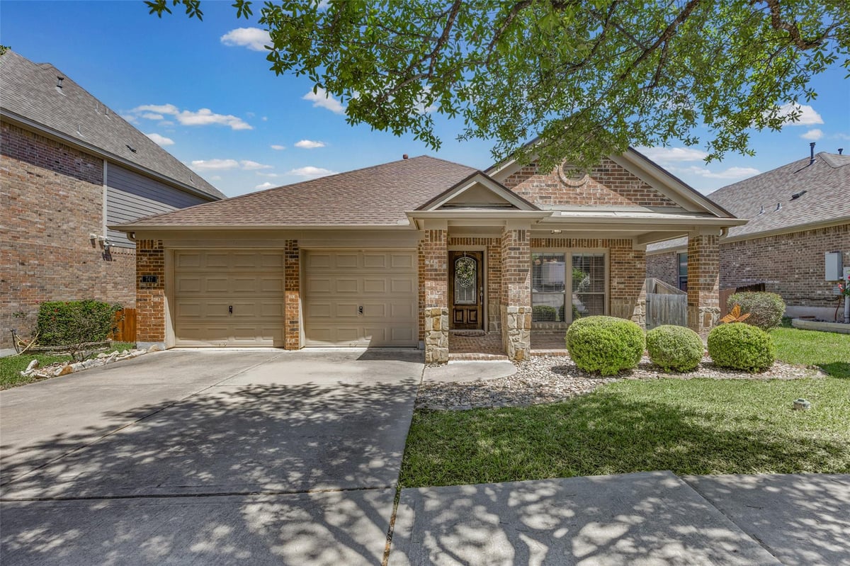747 Westbury LN - property photo 1 - Luxury home in Georgetown Village Sec 06 Pud, Georgetown, TX