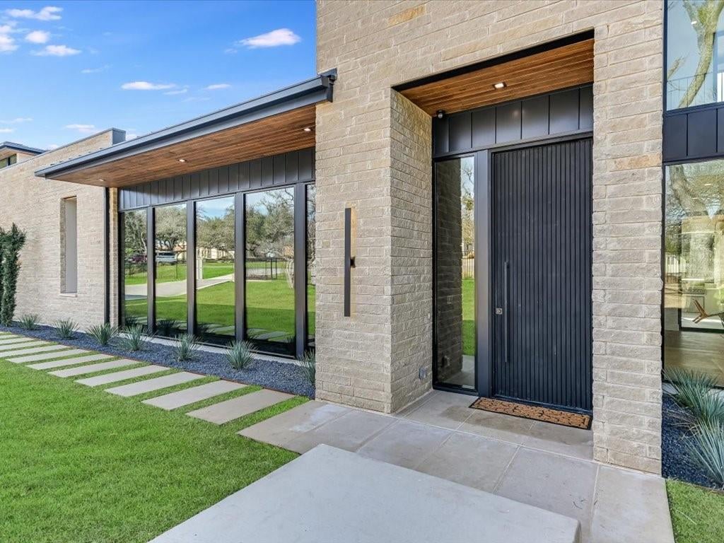 View 75 Pascal Ln in Rob Roy 75 Pascal Ln - property photo 1 - Luxury home in Rob Roy, Austin, TX