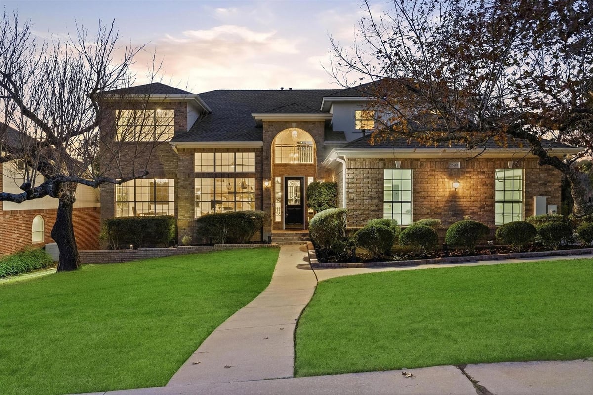 View 7500 Fireoak DR in Windridge Sec 04 7500 Fireoak DR - property photo 1 - Luxury home in Windridge Sec 04, Austin, TX