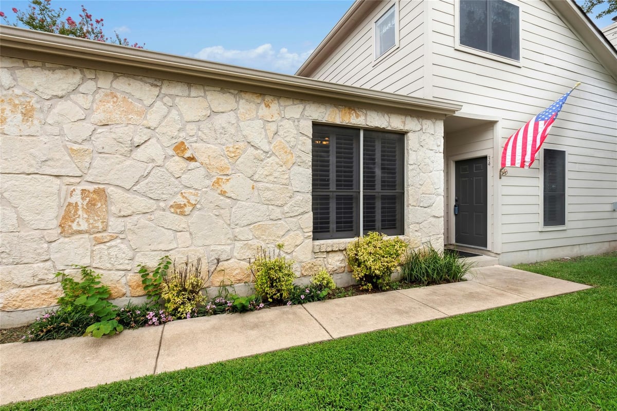 Living area at 7500 Shadowridge Run Unit #34 - 4 bed 3 bath home