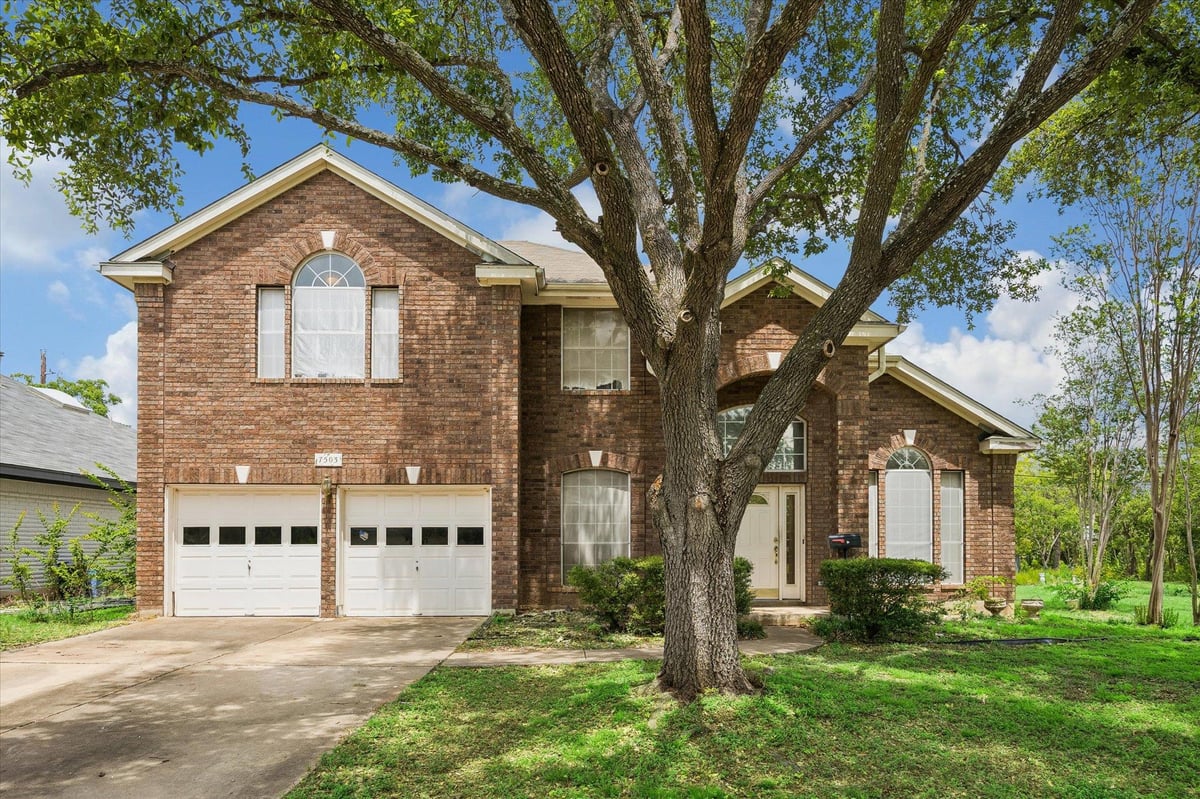 View 7503 Ponoma TRL in Beckett Meadows Sec 01 7503 Ponoma TRL - front exterior - Luxury home in Beckett Meadows Sec 01, Austin, TX