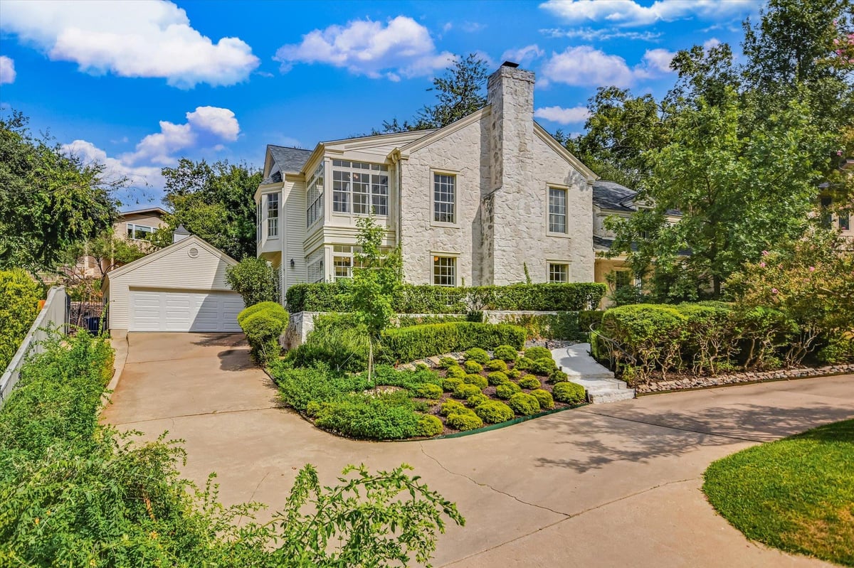 View 7505 Stepdown CV in Vista West 02 7505 Stepdown CV - property photo 1 - Luxury home in Vista West 02, Austin, TX