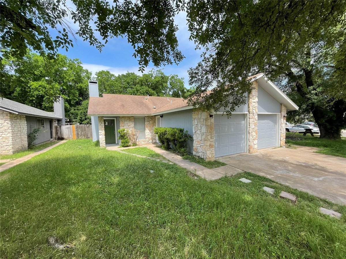 View 7506 Saint Amant PL Unit #B in Wheeler Creek Village 7506 Saint Amant PL Unit #B - property photo 1 - Luxury home in Wheeler Creek Village, Austin, TX