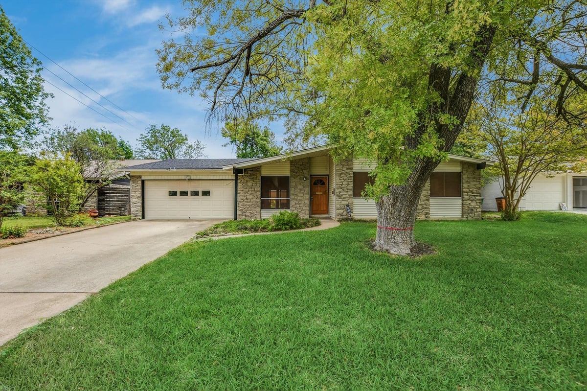 View 7509 Daugherty ST in Allandale Park Sec 05 7509 Daugherty ST - property photo 1 - Luxury home in Allandale Park Sec 05, Austin, TX