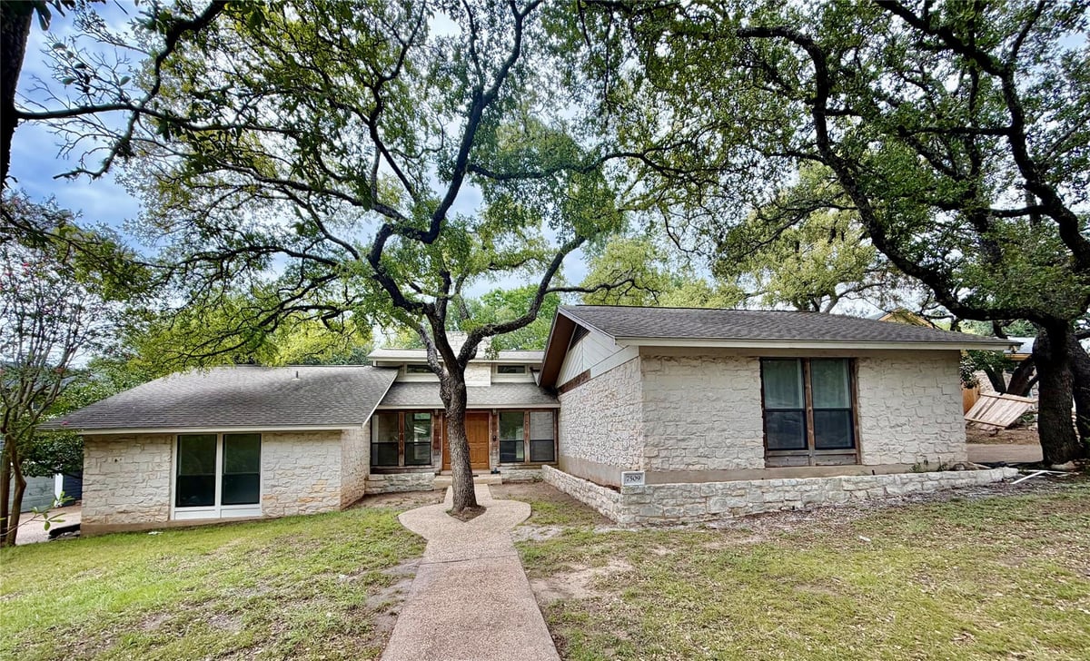 View 7509 Hart LN in Northwest Hills Northwest Oaks 7509 Hart LN - property photo 1 - Luxury home in Northwest Hills Northwest Oaks, Austin, TX