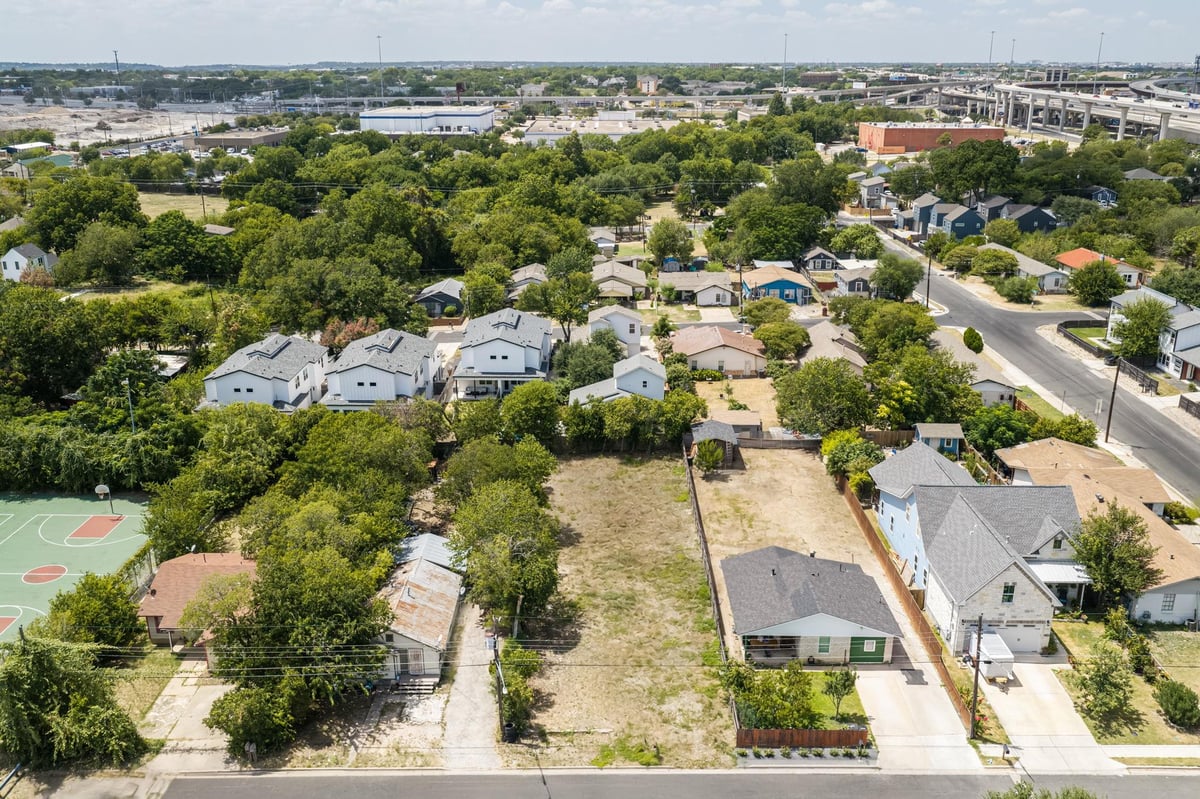 View 7512 Providence Ave in Black A K 02 7512 Providence Ave - property photo 1 - Luxury lot in Black A K 02, Austin, TX