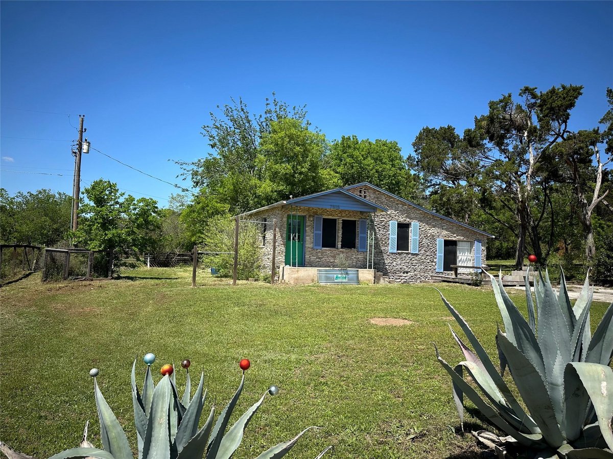 View 7515 Old Bee Caves RD in Y 7515 Old Bee Caves RD - property photo 1 - Luxury home in Y, Austin, TX