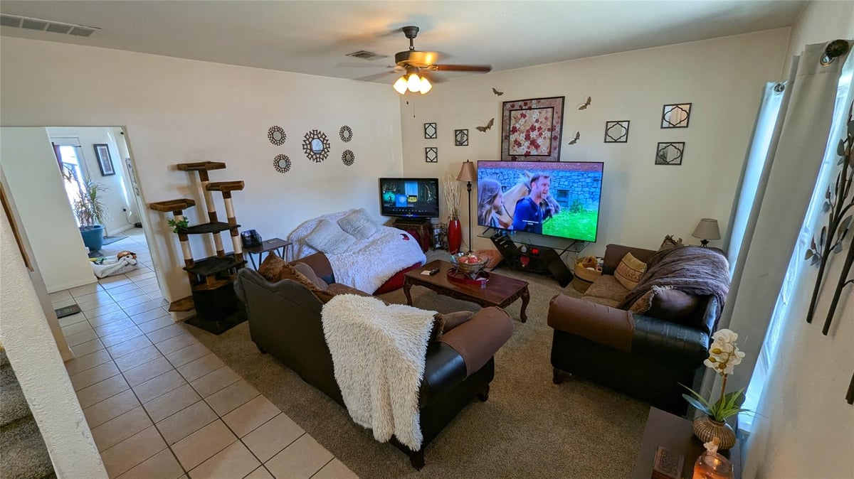 Living area at 7517 Lazy Creek Dr - Northridge Park Sec 02 Ph A-1, Austin, TX