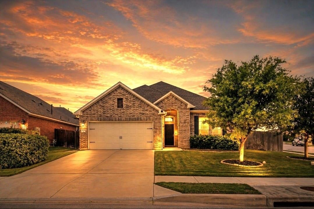 View 7525 Lombardy Loop in Siena Sec 3 7525 Lombardy Loop - front exterior - Luxury home in Siena Sec 3, Round Rock, TX