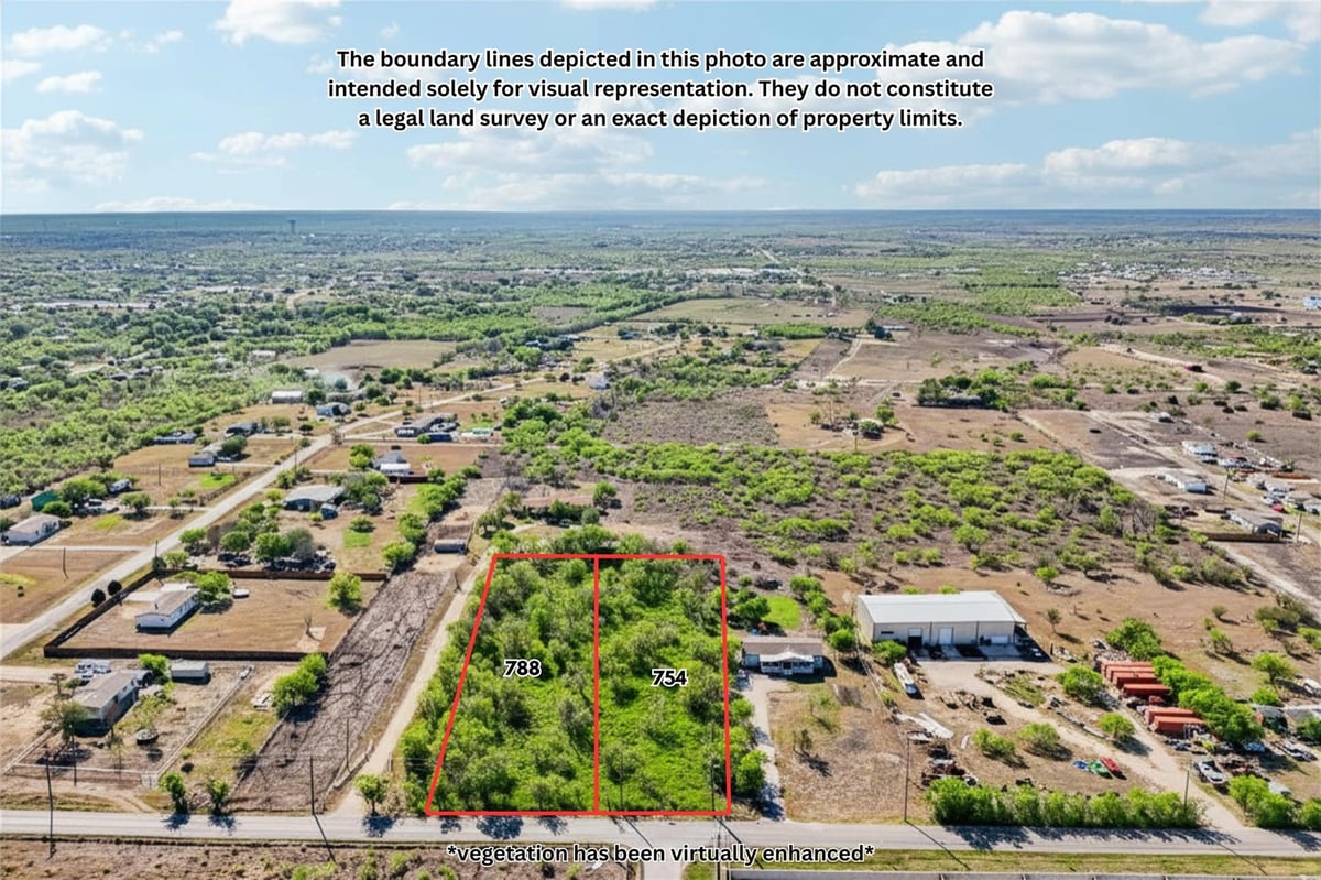 754 Williamson Rd Unit #B - front exterior - Luxury lot in RANCHITOS OF NIEDERWALD, Niederwald, TX