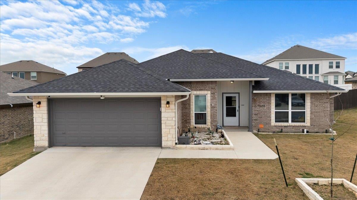View 7603 Iridium Dr in Heritage Oaks Ph Five & Six 7603 Iridium Dr - front exterior - Luxury home in Heritage Oaks Ph Five & Six, Killeen, TX