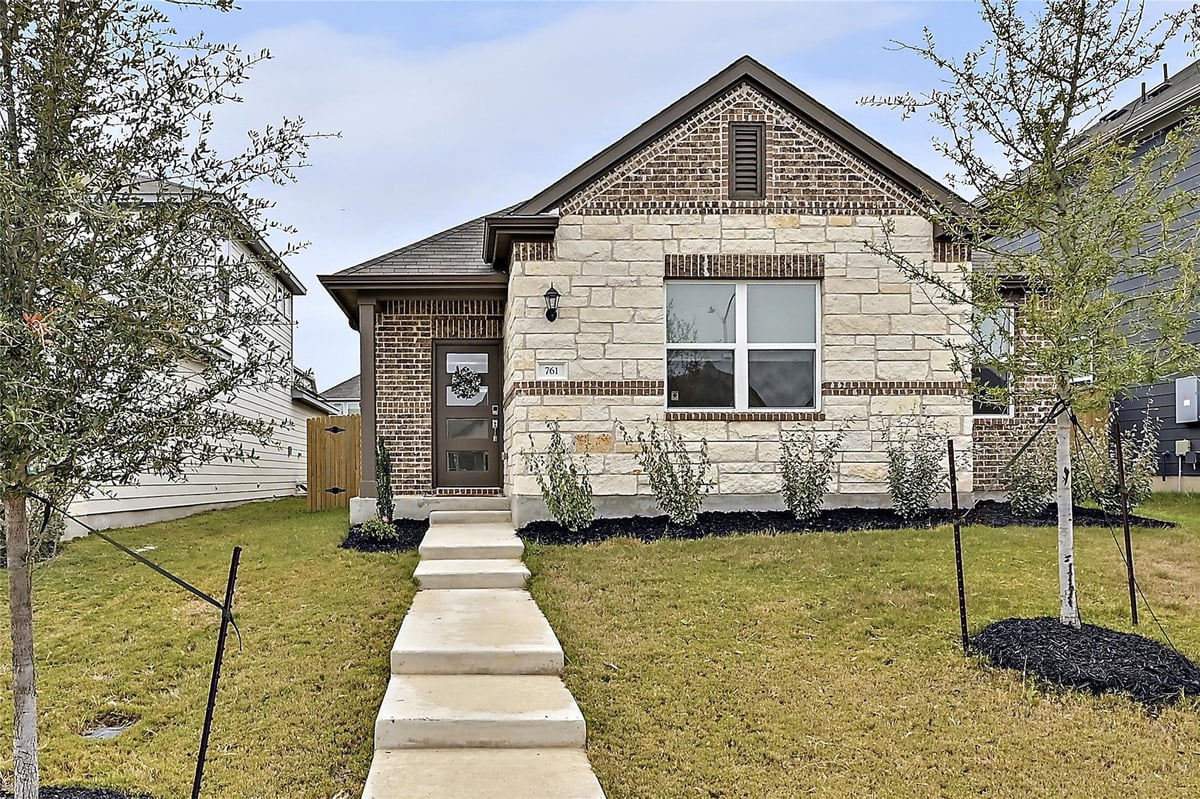 View 761 Long Run in STONEWALL RANCH NORTH 761 Long Run - front exterior - Luxury home in STONEWALL RANCH NORTH, Liberty Hill, TX